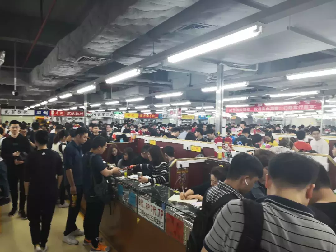 深圳华强北关铺潮调查:有人年入百万,有人9个档口关至2个……