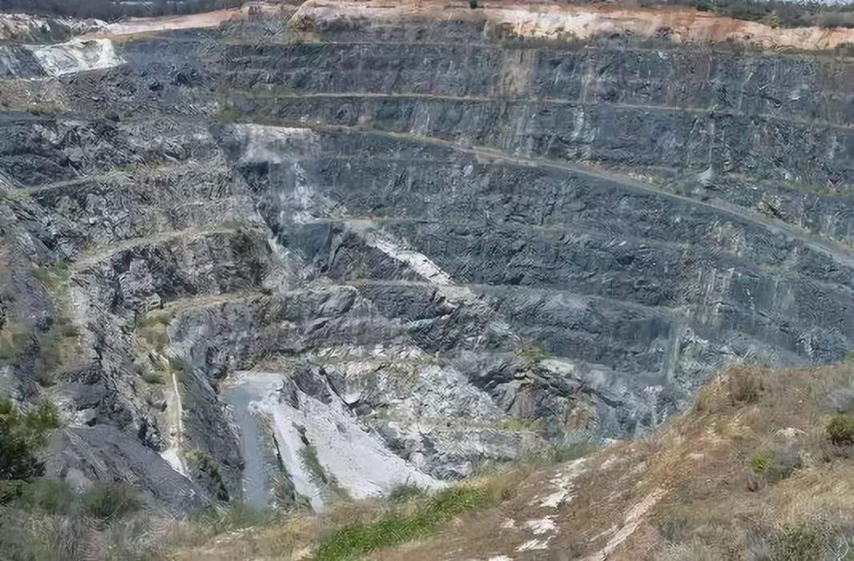 「焦点」拟11亿元收购国外锂矿，中矿资源股价跳空涨停