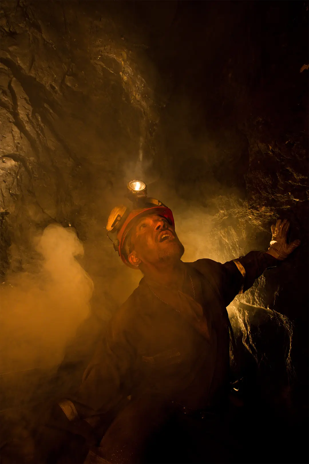 救援奇迹！18名矿工被困大水淹没的矿井，揭秘美国矿难救援全过程