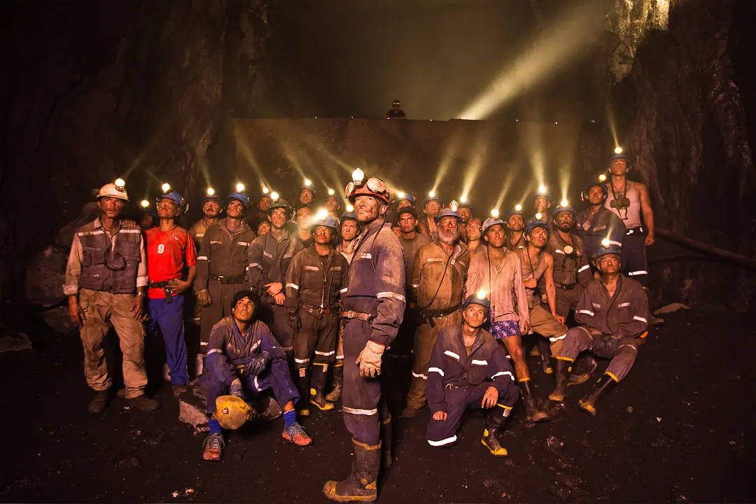 救援奇迹！18名矿工被困大水淹没的矿井，揭秘美国矿难救援全过程
